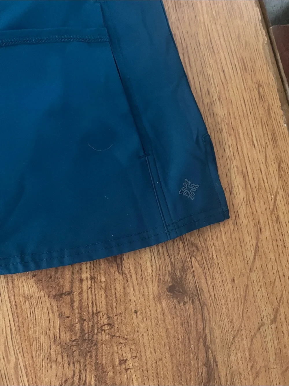 Women’s Teal Medical Scrub Set - 2 Small Tops & 1 Jogger Pants Size Medium